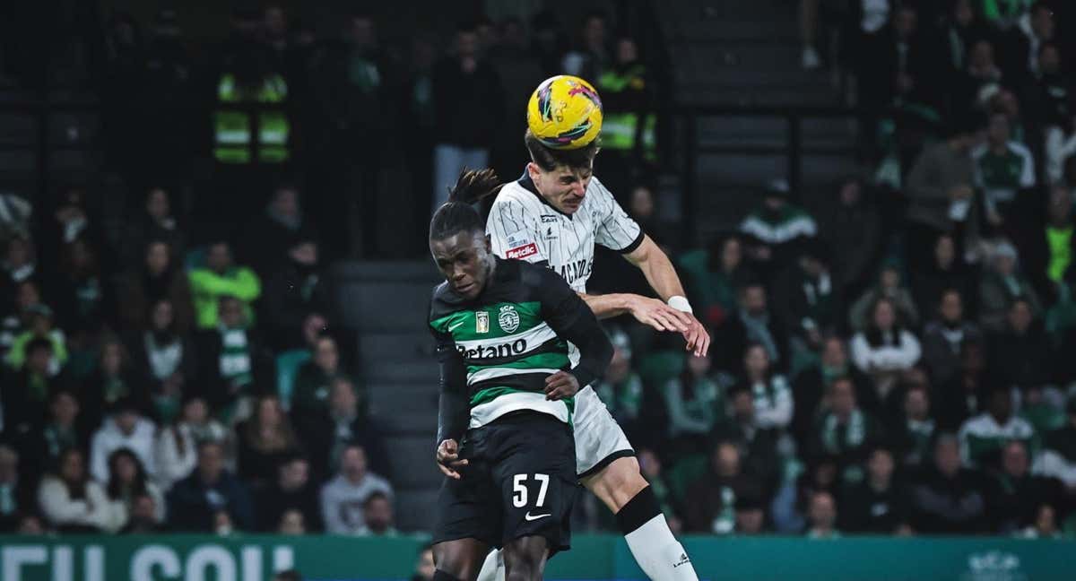 Marco Moreno durante un partido del Farense. /@marco3moreno