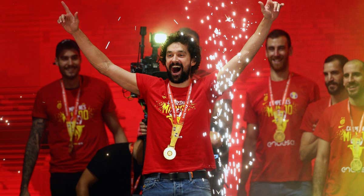Sergio Llull celebra el Mundial conquistado en China en 2019./Efe