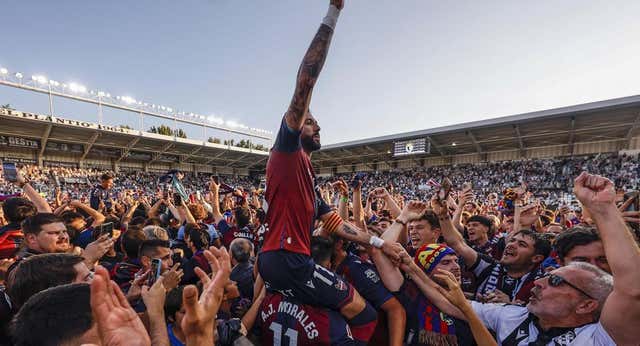 El ascenso del Levante a Primera vuelve a dejar otro momento para el recuerdo: «Morales es una rata»